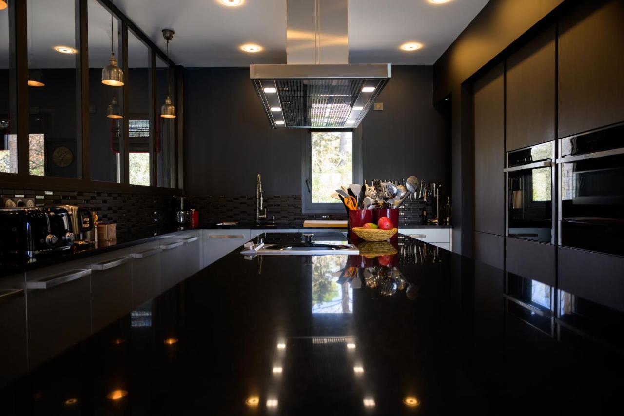 Maison-M Aix Meyreuil Bagian luar foto